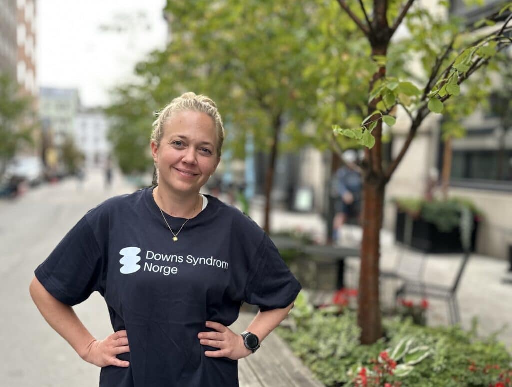 Eva-Mari Andersen som er ansatt i Downs Syndrom Norge sin administrasjon