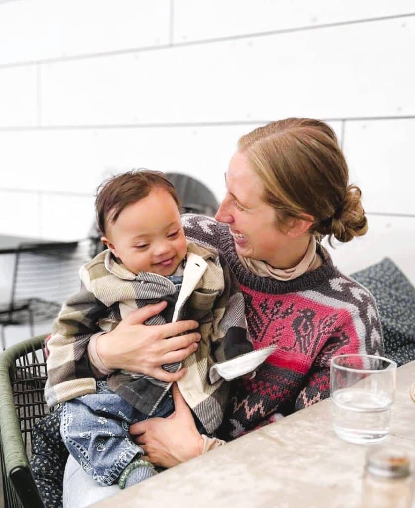 Mor og barn med Downs syndrom