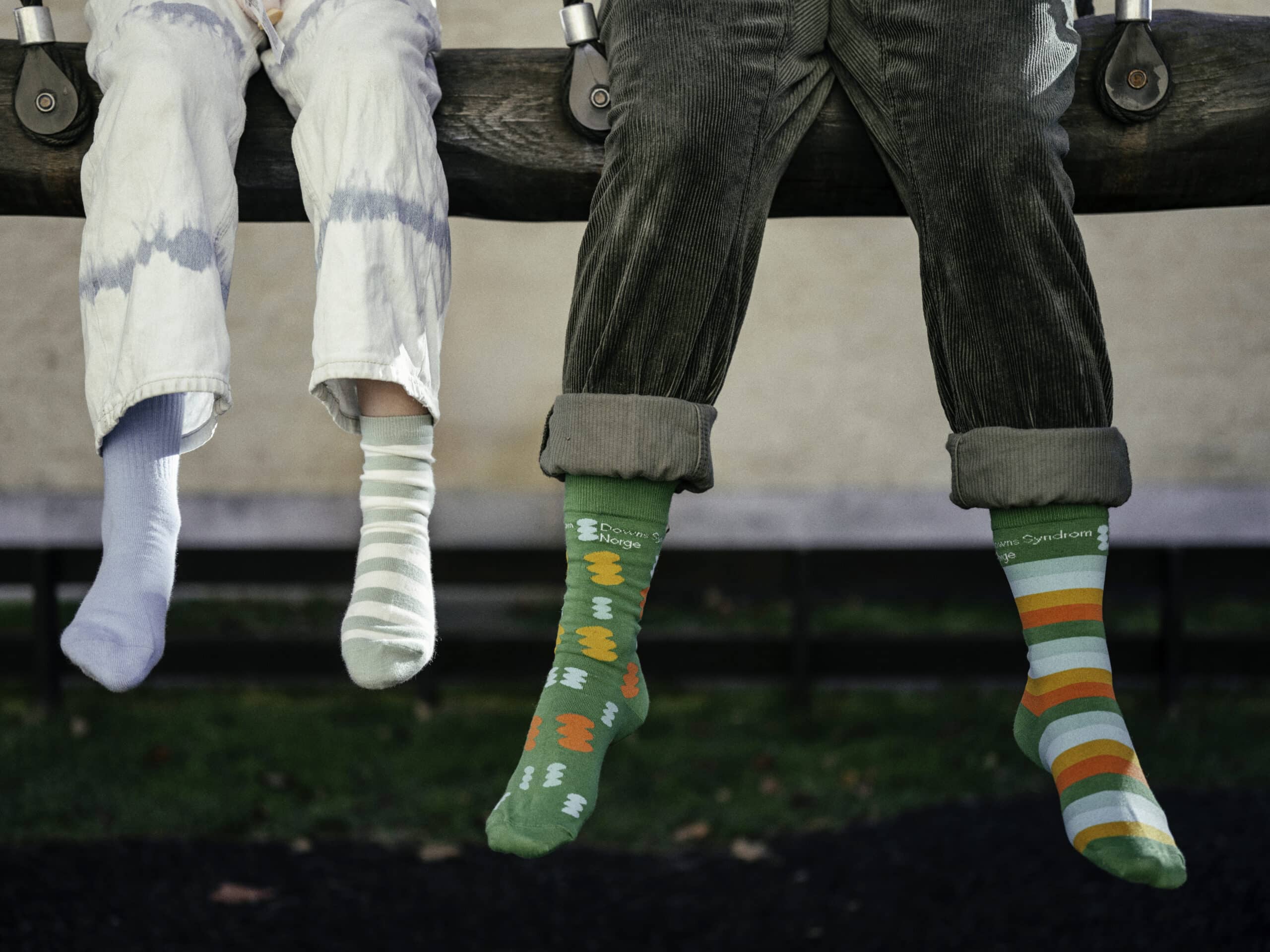 Ulike sokker på ulike føtter: Rockesokker