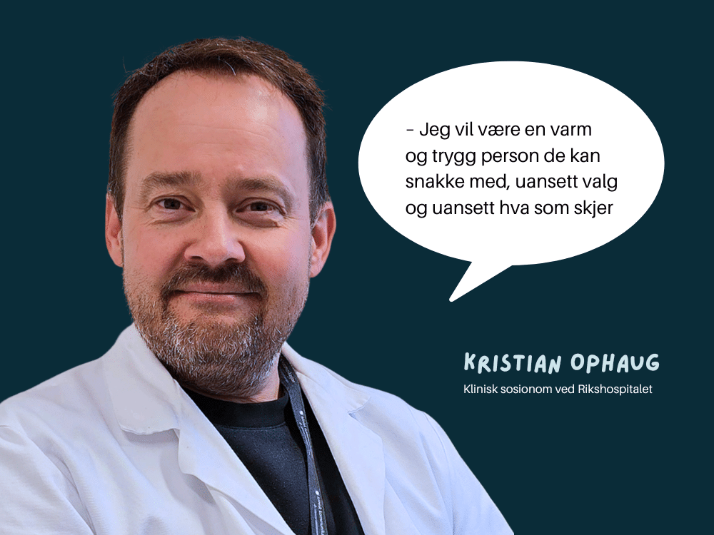 Bilde av mann med hvit frakk som smiler