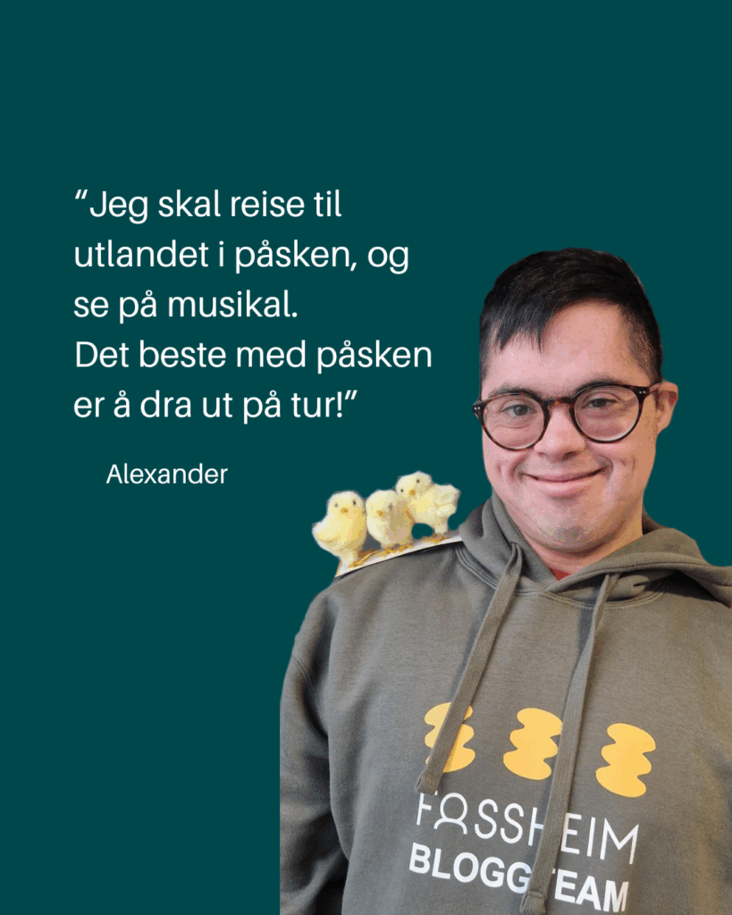 Mann med med Downs syndrom som har tre påskekyllinger)pynt) på skulderen.